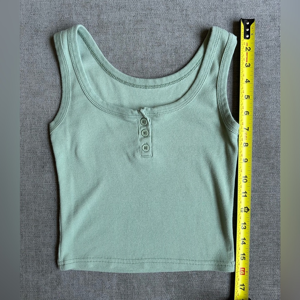 Green Ribbed Cropped Tank Top - Picture 4 of 6